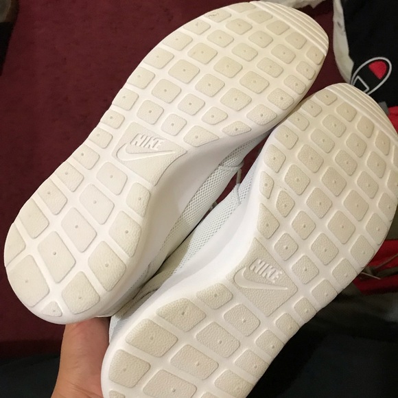 Women’s White Nike Roshe One - Picture 6 of 8